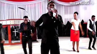 MASANJA NA MKE WAKE  WAIMBA MOYO MWEUPE LIVE MITO YA BARAKA CHURCH screenshot 3