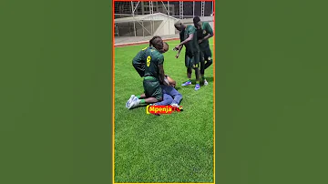 WACHEZAJI WA YANGA WAMLAZA CHINI RAIS WAO Football Simbasc Youtubeshorts YangascA 