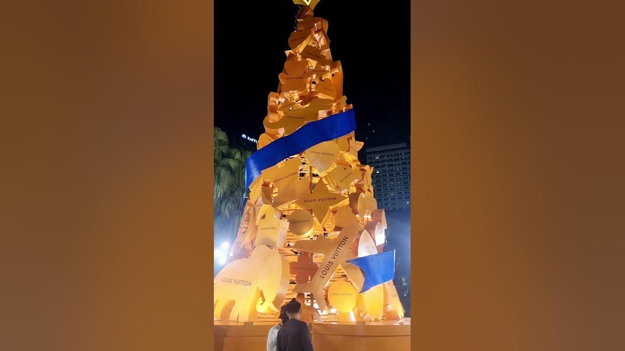 Visit the Louis Vuitton Christmas Tree in Greenbelt
