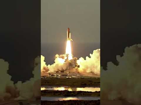 لحضه اطلاق مكوك الفظاء