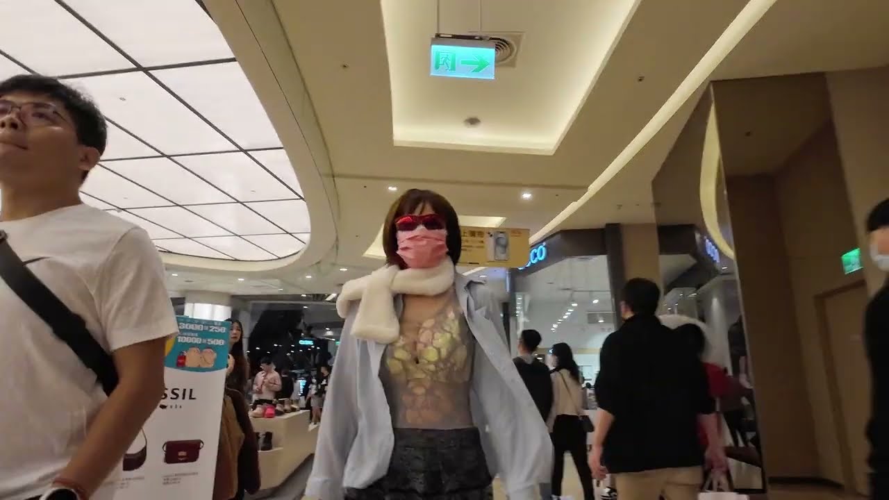 恐龍小妹的購物中心內衣散步part3