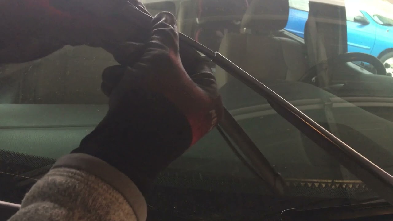 Installing windshield wipers on 2017 Honda Odyssey YouTube
