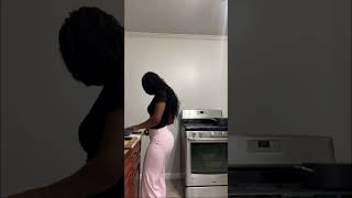 Moreninha Maravilhosa De Legging Na Cozinha Preparando O Almoço - Part 27