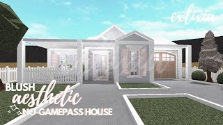 ROBLOX | Bloxburg: No-Gamepass Blush Aesthetic House | Speedbuild & Tour | cxlixia