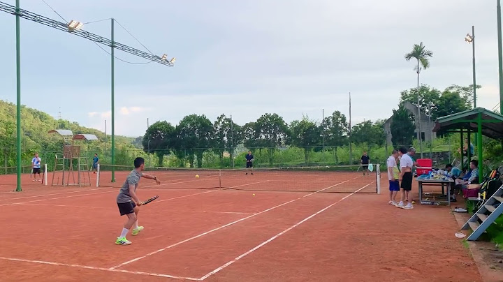 So sánh các mặt sân tennis