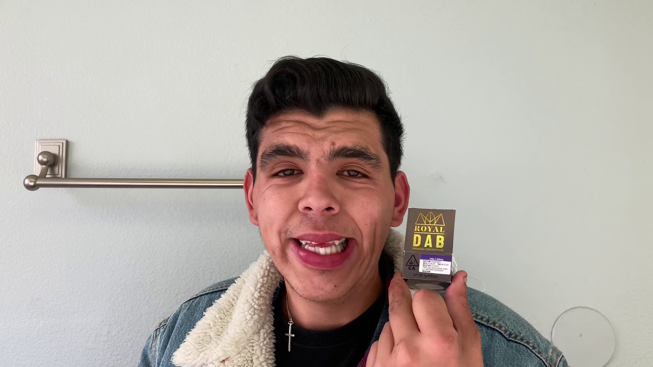 Trying Holy Grail Royal Dabs for the first time and it is tasty HIGH AF
