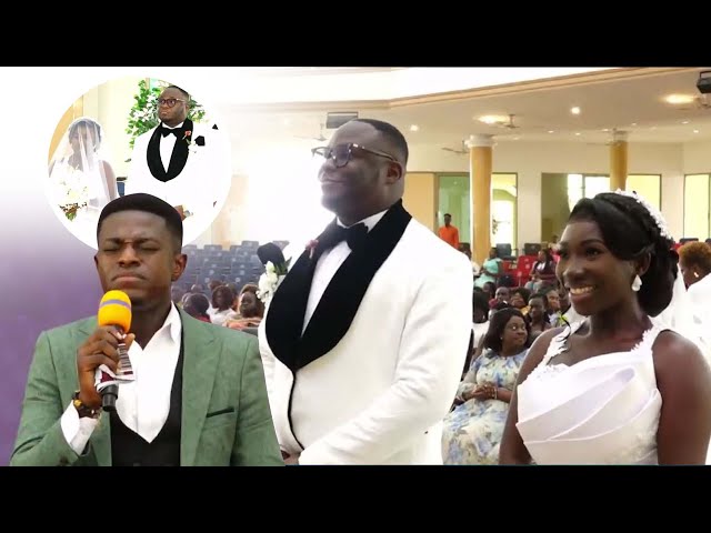 Kweku Teye Leads Worship at The Wedding of This Beautiful Couple class=