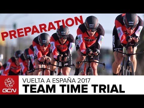 Video: Vuelta a Espana 2017: BMC Racing pergalė atidarymo TTT; Rohanas Dennisas raudonai