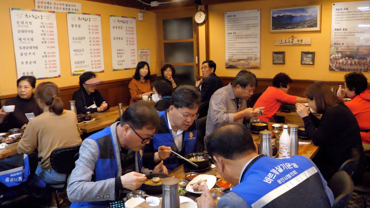 용인시장맛집!! TOP2을 소개합니다! 용인시장순대 3대째 내려오는 전통!! 줄서지 않으면 먹지 못하는 지순자김밥 칼국수!! 양념맛 기깔납니다! /Korean Street Food