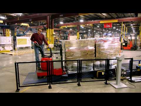 lantech's-floor-loaded-conveyor-and-pallet-truck-ramp-system