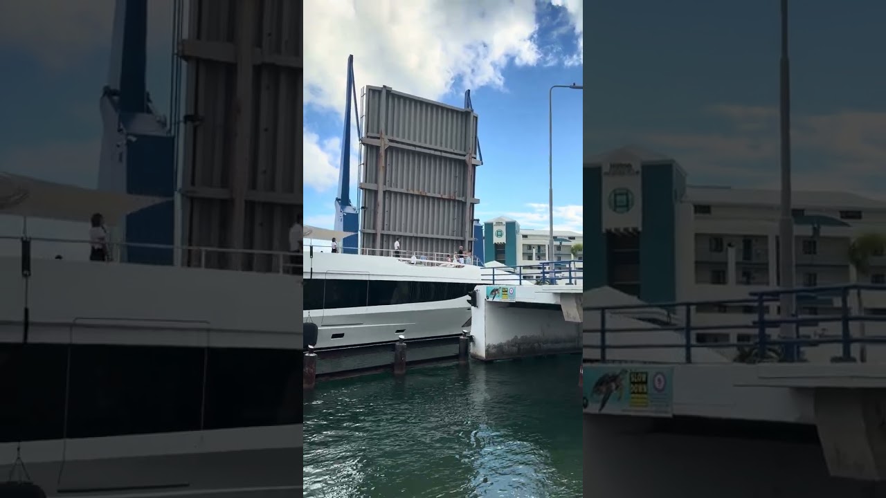 Boats leaving the Simpson Bay Bridge.