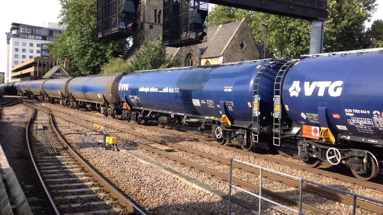 DB tug 60019 'Port of Grimsby & Immingham' on 6E54 Kingsbury to Humber