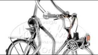 Max Van Praag Op een Solex
