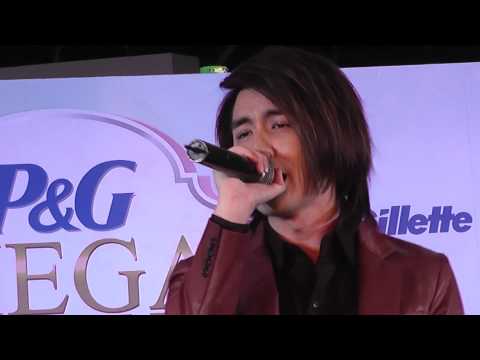 8. รุจ หยุดเล่นอะไรแบบนี้สักที งาน P&G @Terminal 21 18/6/56