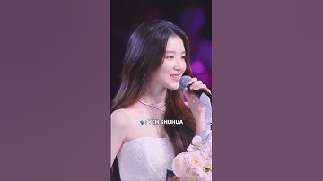 the way she won a solo award & made the whole stadium screaming her name😭✨ #idle #shuhua #aaa2025