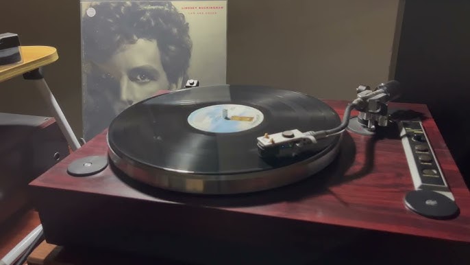 Lindsey Buckingham - Trouble Álbum: Law and Order Data de lançamento: 1981, Lindsey Buckingham - Trouble Álbum: Law and Order Data de lançamento:  1981 #lovesommusic, By Love som music.