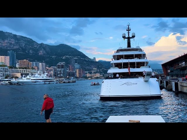 SYMPHONY 102m Feadship, docking in MC. Cought the floating line