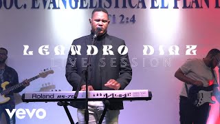 Video thumbnail of "Leandro Díaz - Con Clavos"