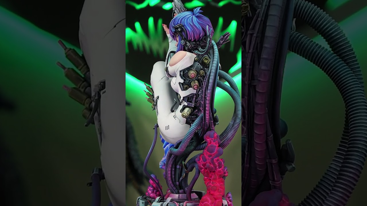 Brush Painted statue of Motoko Kusanagi 💙💓 #modelpainting #miniaturepainter