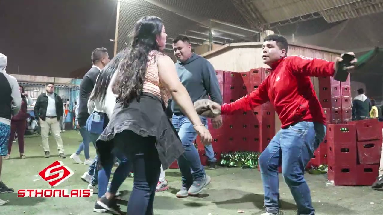BAILANDO CON MIGRANTES ANDINOS - GATITA BANDIDA - PRIMICIA 2024