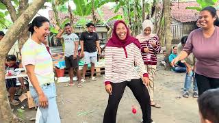 Download Lagu LOMBA BOLA GANDUL GANDUL MAS MANDOR JAN LUCU DADI KOMENTATOR 😭🤯🤣 - Pembagian Kupon MP3 Download Lagu LOMBA BOLA GANDUL GANDUL MAS MANDOR JAN LUCU DADI KOMENTATOR 😭🤯🤣 - Pembagian Kupon MP3