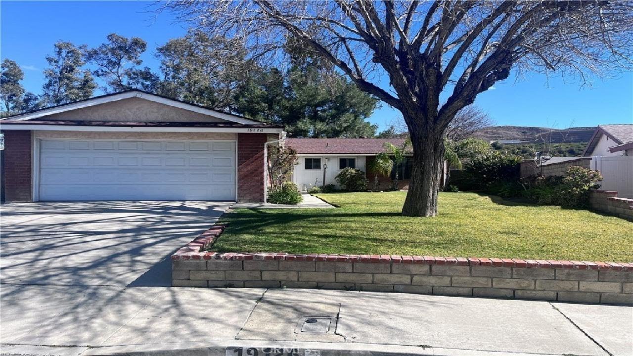 19126 Friendly Valley Parkway, Newhall, CA Presented by Mary Ruiz.