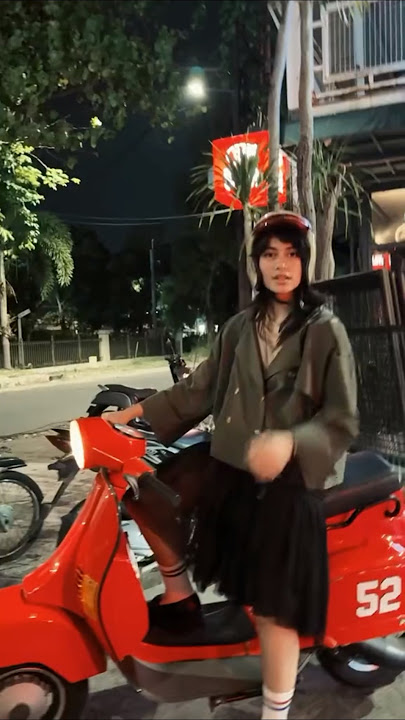 sintya marisca #vespaindonesia #vespasian #vespa #sintyamarisca