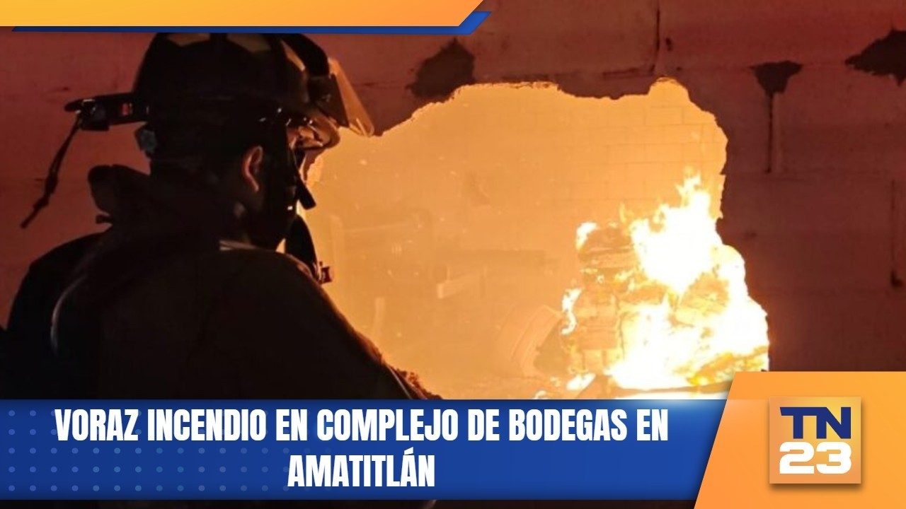Voraz incendio en complejo de bodegas en Amatitlán
