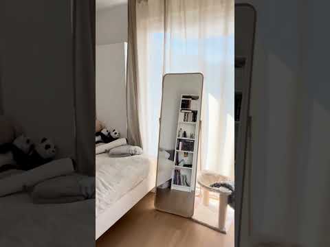 Białe drzwi ze szkłem - sprytne rozwiązanie do kompaktowego mieszkania #homedecor #interiordesign