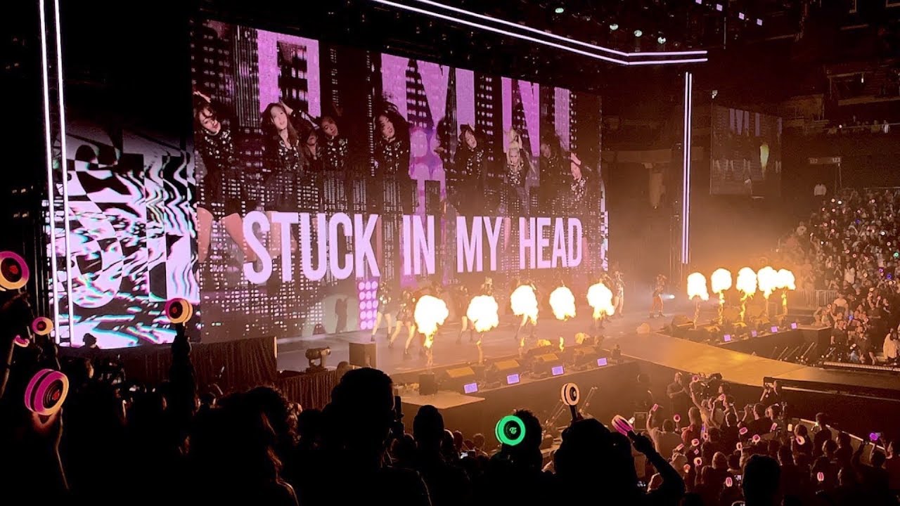 TWICE - STUCK IN MY HEAD | Twicelights Chicago Concert!