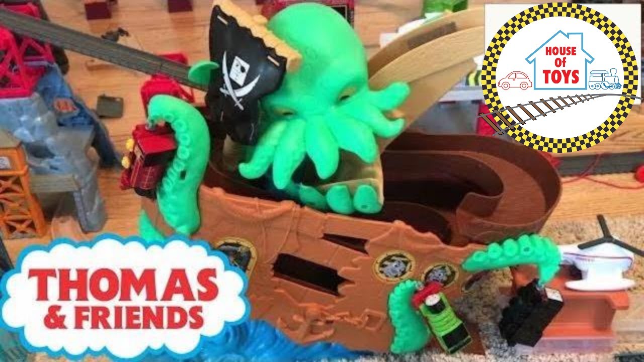 Thomas and Friends SUPERSTATION!Adventures Sea Monster Pirate Set,Scrapyard, Adventures Shark Escape