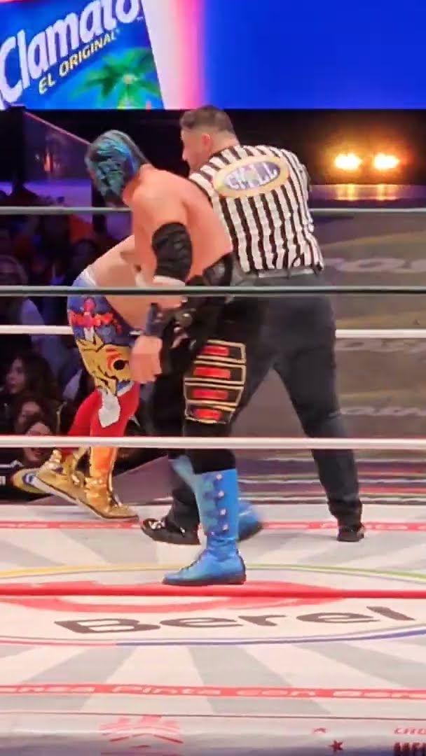 El Valiente golpea al referi la Bestia Negra en la Arena México