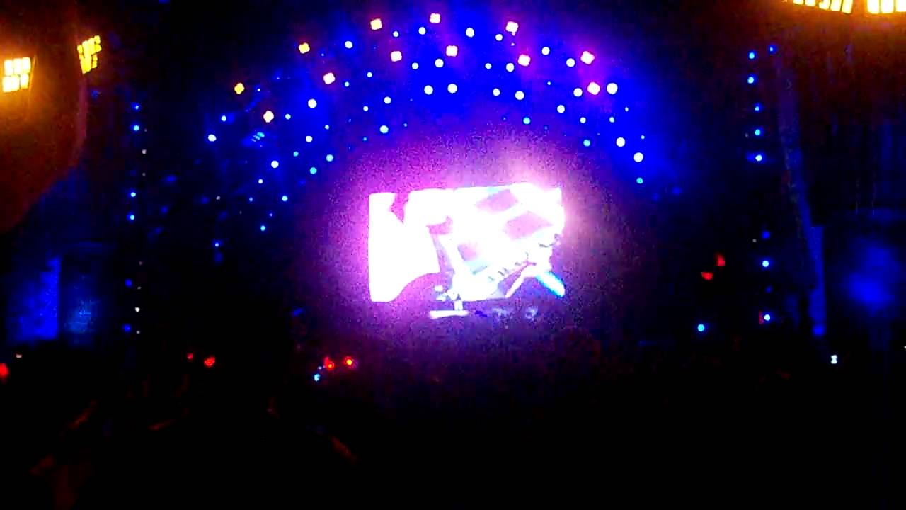 AC_DC - ANGUS SOLO @ Commonwealth Stadium Edmonton - YouTube