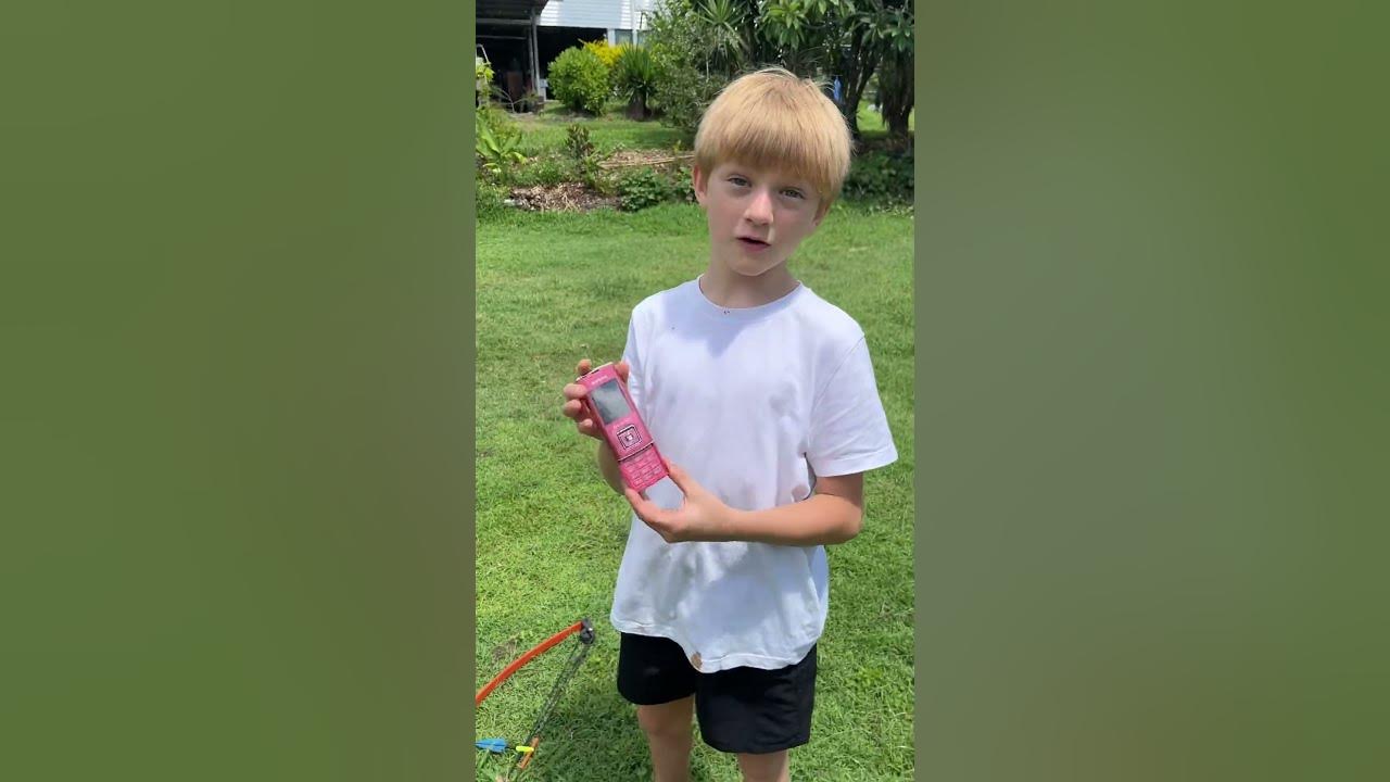 Shooting An Old Samsung Phone With Bow And Arrow shootng bowandarrow shooting-an-old-samsung-phone-with-bow-and-arrow-shootng-bowandarrow