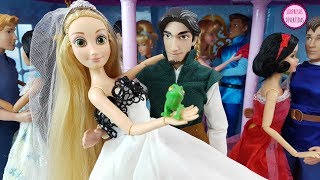 Rapunzel se casa con Flynn Muñecas Princesas Disney en el castillo de juguete para niños
