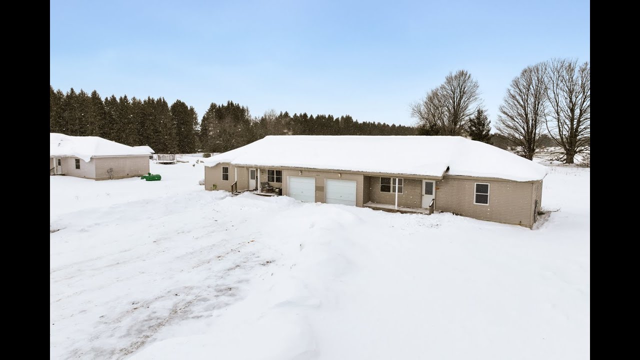 7310 Tiger Dr, Lake Ann, MI 49650