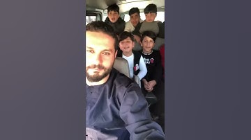 كتاب الله أحيانا إنشاد في نقل الباص لطلبة القرآن الكريم