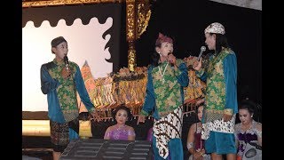 Dagelan Kenthus cs di Parade Dalang Lawak Lucu Madura Osing