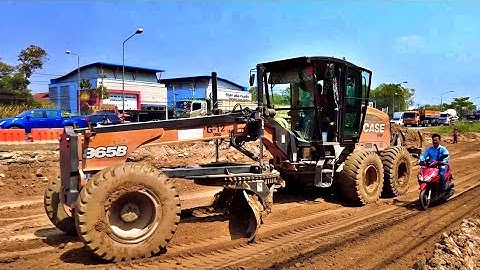 Motor Graders - Road Graders - CASE Motor Grader 865B and SAKAI road Roller