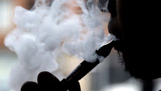 Lung doctor explains symptoms of vaping-related illnesses Resimi