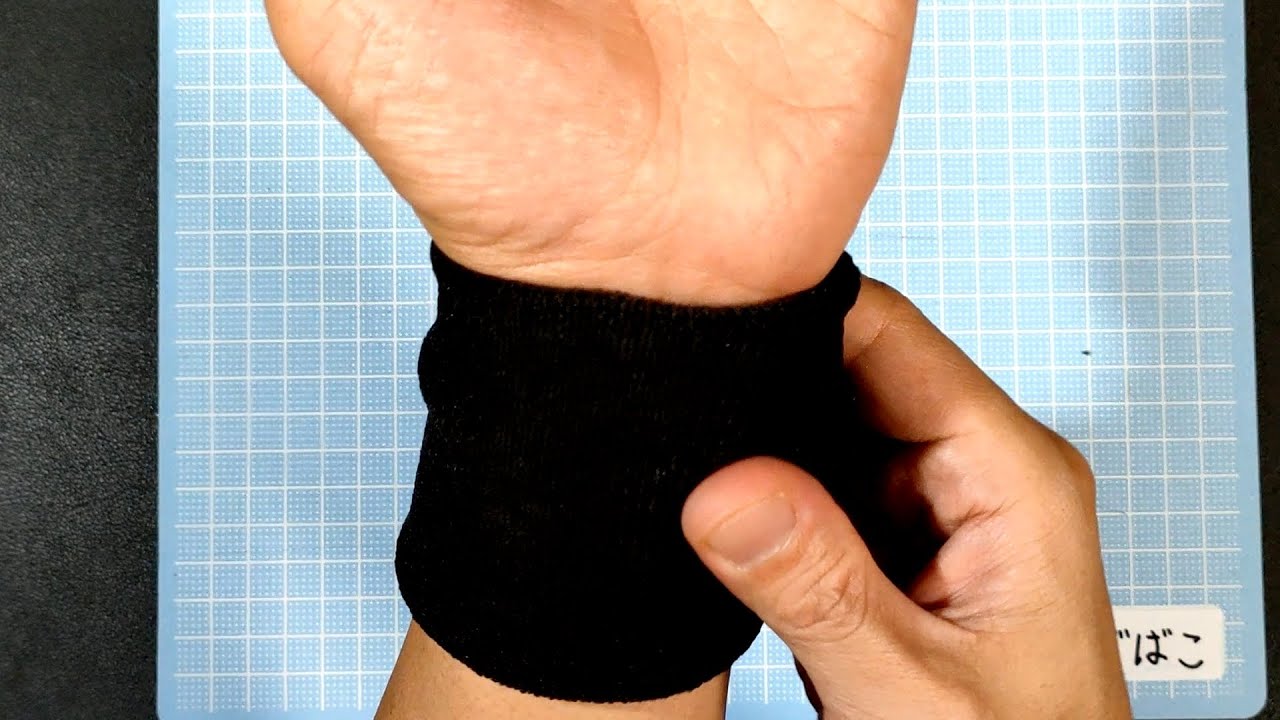 グルーガンとリストバンドで手首用カイロポケットを自作