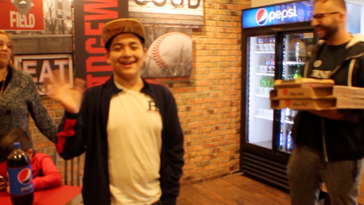 Why Do New Yorkers LOVE Pizza Hut Pizza So Much YouTube