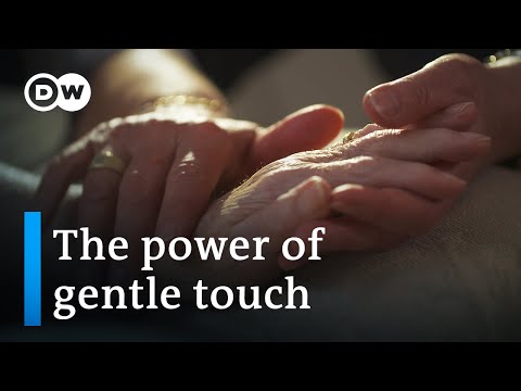 Ako dotyk ovplyvňuje naše duševné a fyzické zdravie? | Dokument DW