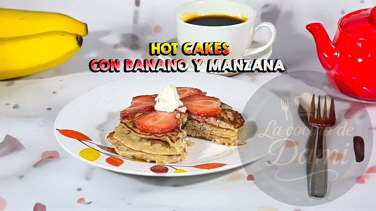 HOTCAKES CASEROS CON TROZOS DE  BANANO Y MANZANA. FACIL DE PREPARAR Y MUY DELICIOSOS.