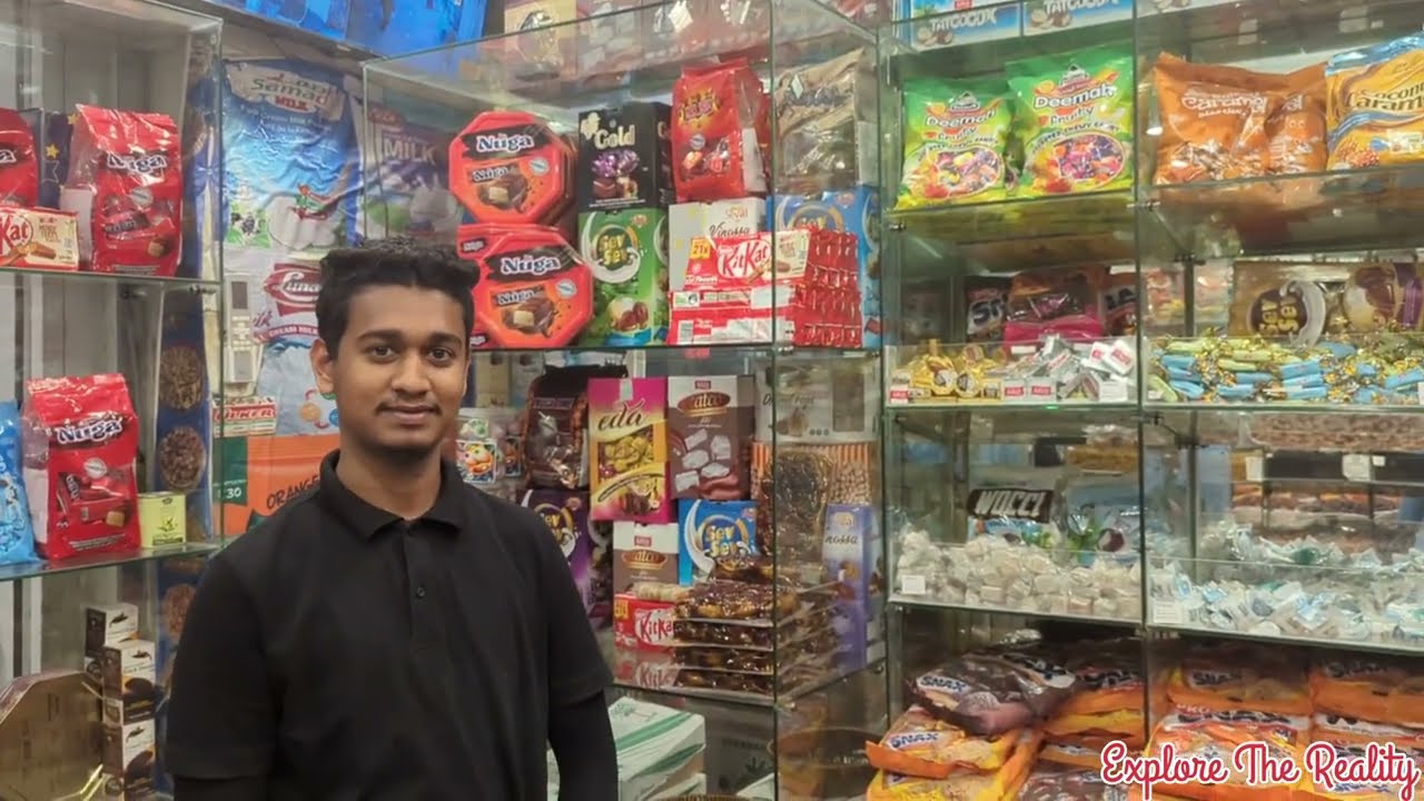 মদিনায় সুন্দর একটি খেজুরের দোকানের সন্ধান দিলাম।নায্য মূল্যে পেয়ে যাবেন চকলেট ও রকমারি খেজুর#medina