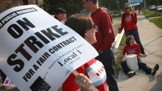 Chicago teachers vote to suspend strike