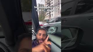 Celular na mão no trânsito