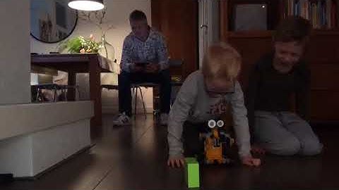 Marstyle probeert de Jimu Robot Tankbot Kit