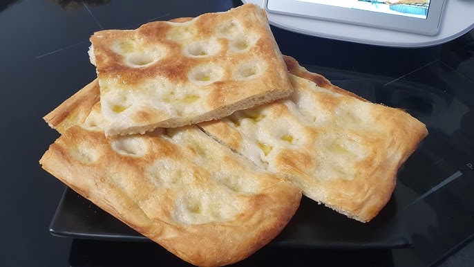 Focaccia barese (impasto con patate) è un ricetta creata dall'utente  giuliettaudine. Questa ricetta Bimby® potrebbe quindi non essere stata  testata, la troverai nella categoria Prodotti da forno salati su  , la Community