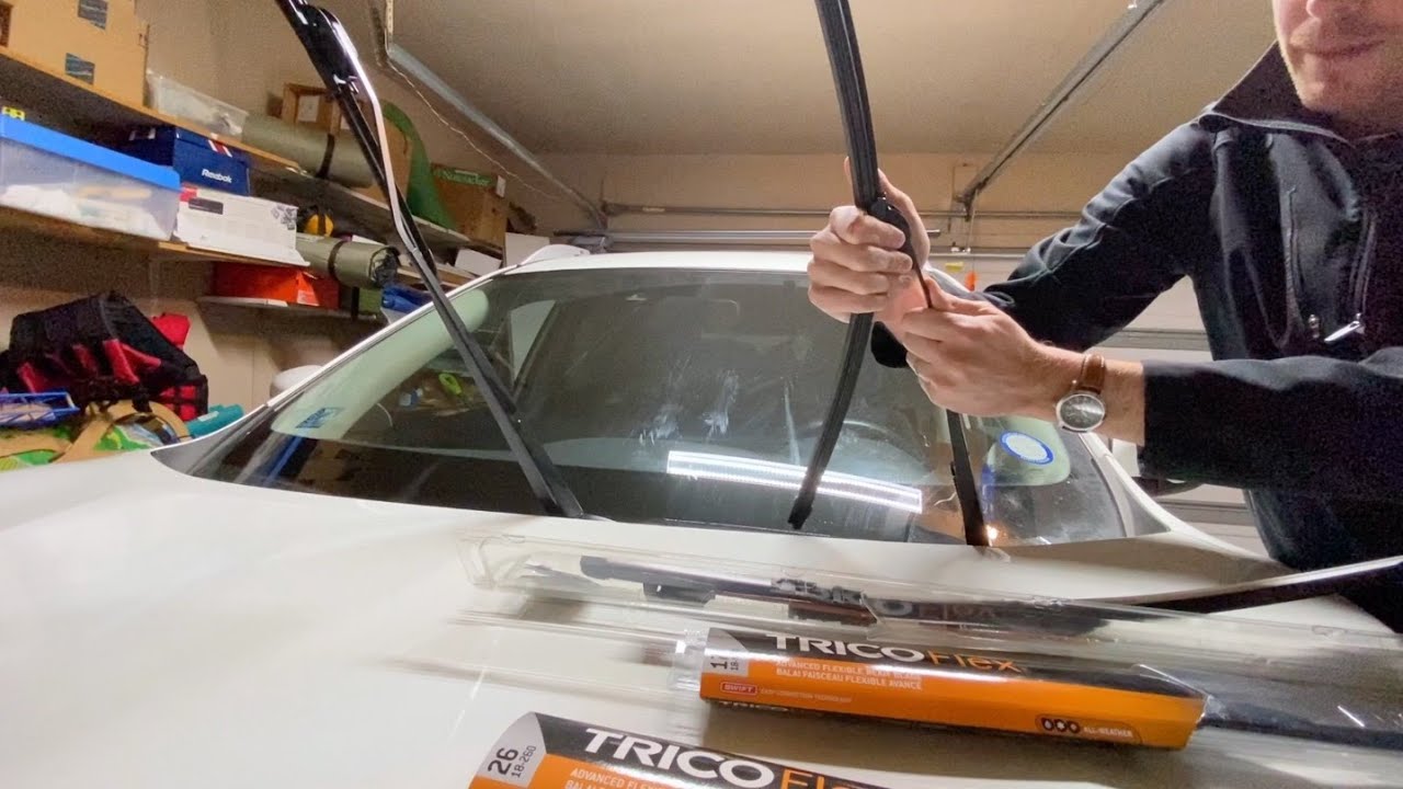 Nissan Rogue - Windshield Wiper Replacement